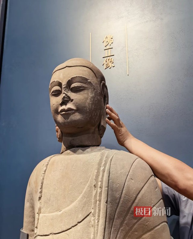 Đ&agrave;o đất, người d&acirc;n ph&aacute;t hiện khối đ&aacute; c&oacute; h&igrave;nh th&ugrave; kỳ lạ, chuy&ecirc;n gia x&aacute;c nhận b&aacute;u vật 1.400 năm tuổi- Ảnh 3.