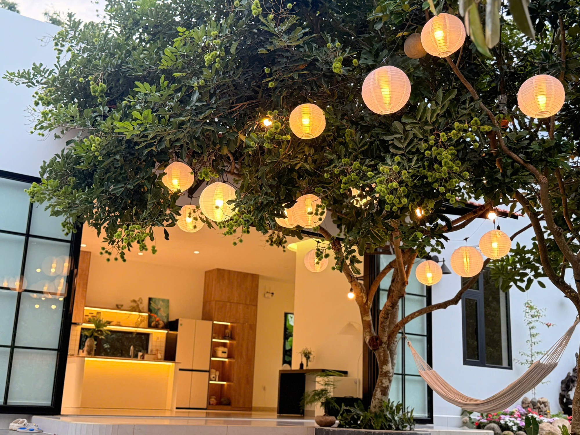 32 tuổi bỏ phố về qu&ecirc;, vợ chồng trẻ L&acirc;m Đồng chi 1,15 tỷ x&acirc;y nh&agrave; vườn 144m&sup2;, tiết lộ 3 khoản gi&uacute;p tiết kiệm h&agrave;ng trăm triệu đồng- Ảnh 10.