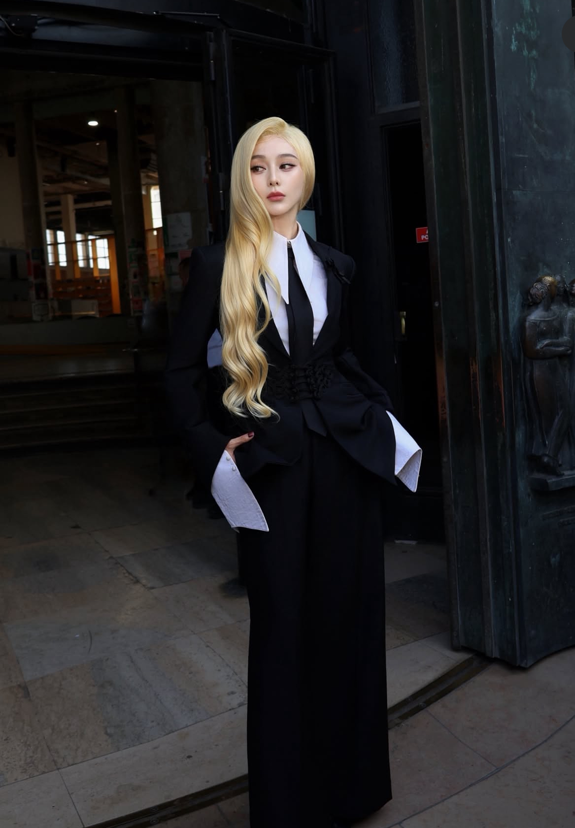 "Nữ ho&agrave;ng thảm đỏ" Phạm Băng Băng xuống phong độ: Đắt show tại Haute Couture Week 2026 nhưng hiệu ứng kh&ocirc;ng c&ograve;n như xưa- Ảnh 21.