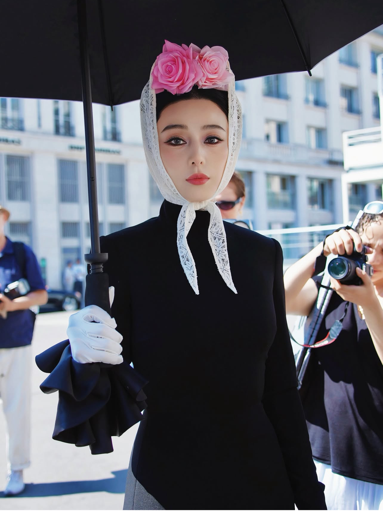 "Nữ ho&agrave;ng thảm đỏ" Phạm Băng Băng xuống phong độ: Đắt show tại Haute Couture Week 2026 nhưng hiệu ứng kh&ocirc;ng c&ograve;n như xưa- Ảnh 7.