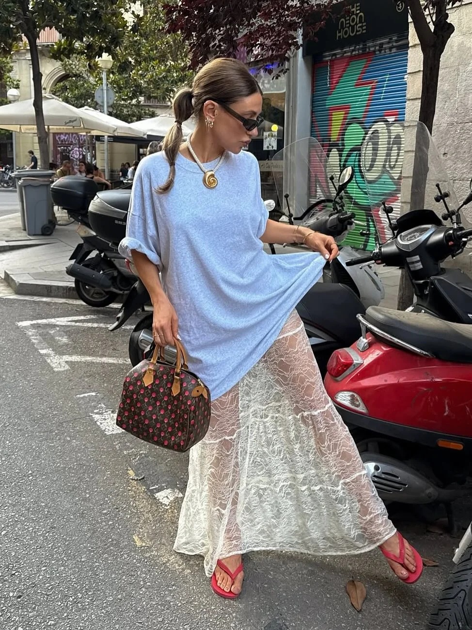 12 outfit với &aacute;o thun đơn giản nhưng mặc l&ecirc;n ai cũng khen c&oacute; gu- Ảnh 14.