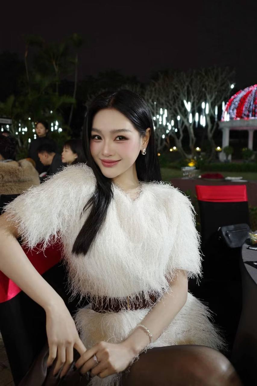 Mỹ nh&acirc;n trong phim h&igrave;nh sự giờ v&agrave;ng được khen "hay ngay từ tập 1": Cảnh rửa xe khiến triệu người m&ecirc; mẩn, sắc v&oacute;c kh&ocirc;ng thua g&igrave; Hoa hậu- Ảnh 9.