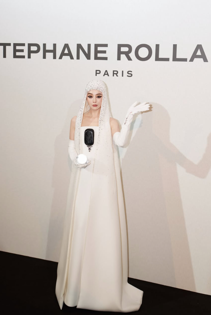 "Nữ ho&agrave;ng thảm đỏ" Phạm Băng Băng xuống phong độ: Đắt show tại Haute Couture Week 2026 nhưng hiệu ứng kh&ocirc;ng c&ograve;n như xưa- Ảnh 13.