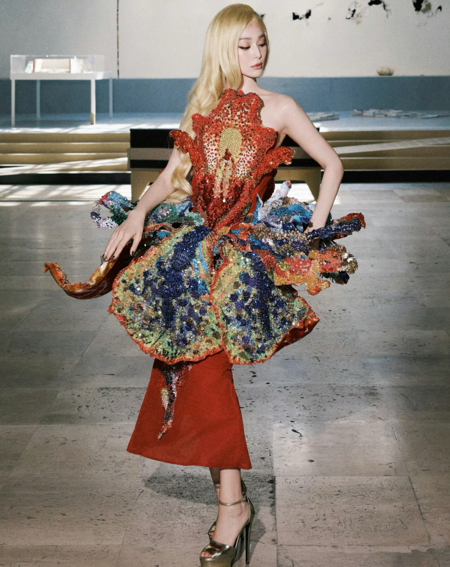 "Nữ ho&agrave;ng thảm đỏ" Phạm Băng Băng xuống phong độ: Đắt show tại Haute Couture Week 2026 nhưng hiệu ứng kh&ocirc;ng c&ograve;n như xưa- Ảnh 18.