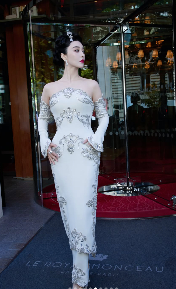 "Nữ ho&agrave;ng thảm đỏ" Phạm Băng Băng xuống phong độ: Đắt show tại Haute Couture Week 2026 nhưng hiệu ứng kh&ocirc;ng c&ograve;n như xưa- Ảnh 2.