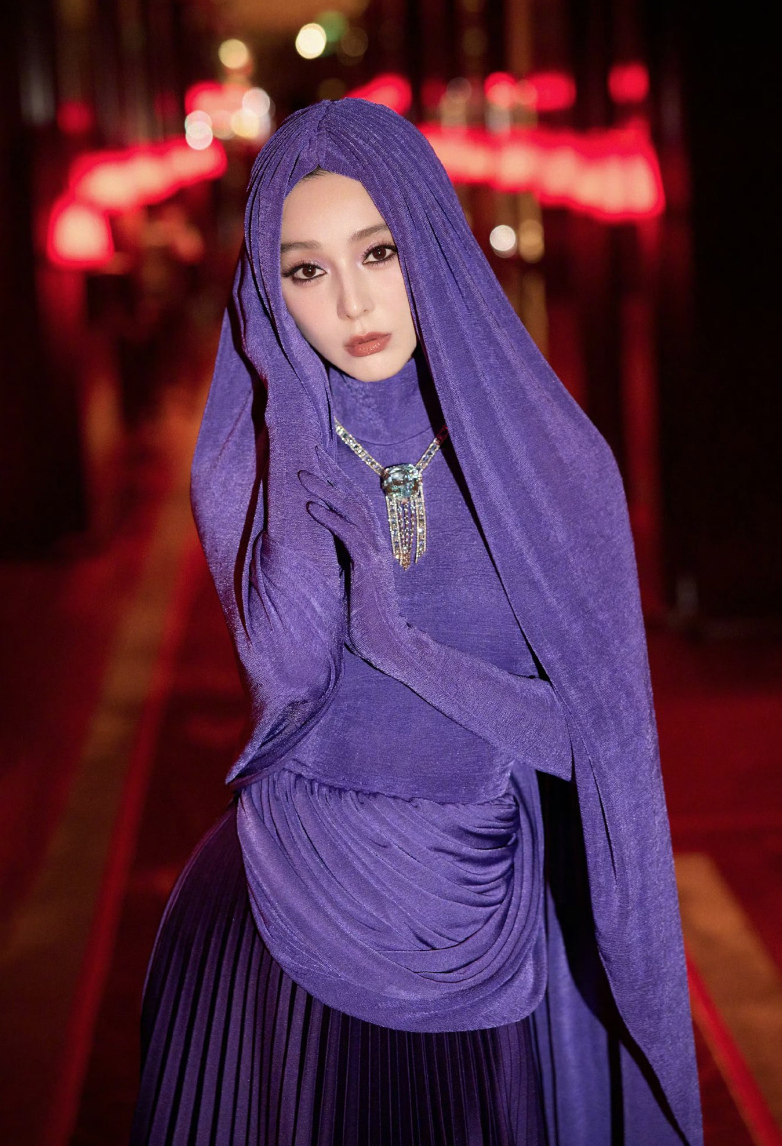"Nữ ho&agrave;ng thảm đỏ" Phạm Băng Băng xuống phong độ: Đắt show tại Haute Couture Week 2026 nhưng hiệu ứng kh&ocirc;ng c&ograve;n như xưa- Ảnh 16.