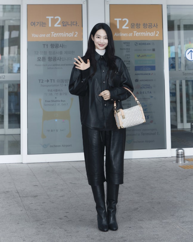 Vẻ ngo&agrave;i của Shin Min Ah sau nửa năm cưới Kim Woo Bin- Ảnh 1.