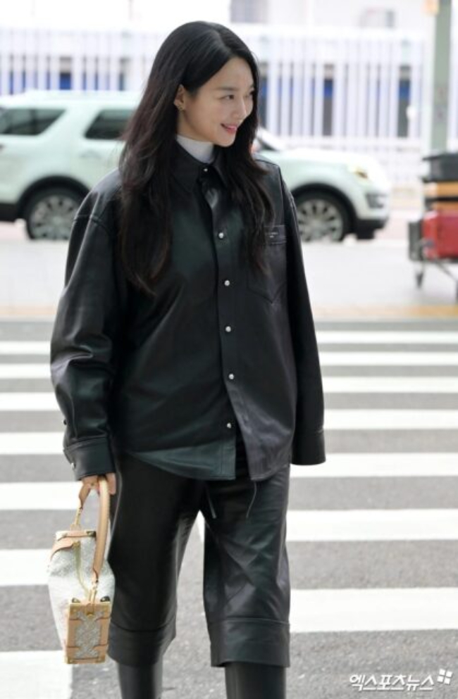 Vẻ ngo&agrave;i của Shin Min Ah sau nửa năm cưới Kim Woo Bin- Ảnh 3.