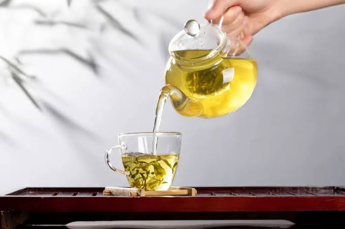 Uống tr&agrave; đ&aacute; đều đặn suốt 10 năm, người phụ nữ sốc khi b&aacute;c sĩ lấy ra thứ "đ&aacute;ng sợ" trong bụng- Ảnh 2.