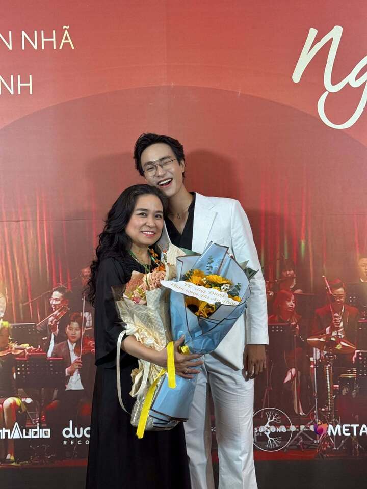 Nữ NSƯT c&oacute; con trai đang g&acirc;y sốt tại show "Anh trai vượt ng&agrave;n ch&ocirc;ng gai"- Ảnh 2.
