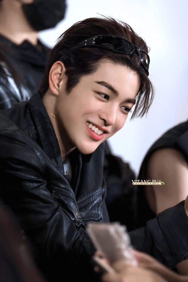 Thi&ecirc;n t&agrave;i gương mặt mới xuất hiện ở showbiz: VĐV bơi lội từ bỏ ước mơ để l&agrave;m ca sĩ, nhan sắc sinh ra để nổi tiếng - Ảnh 22.
