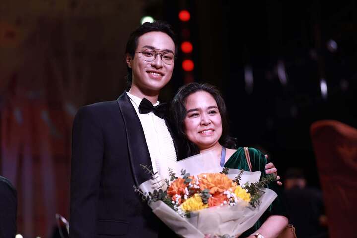 Nữ NSƯT c&oacute; con trai đang g&acirc;y sốt tại show "Anh trai vượt ng&agrave;n ch&ocirc;ng gai"- Ảnh 1.