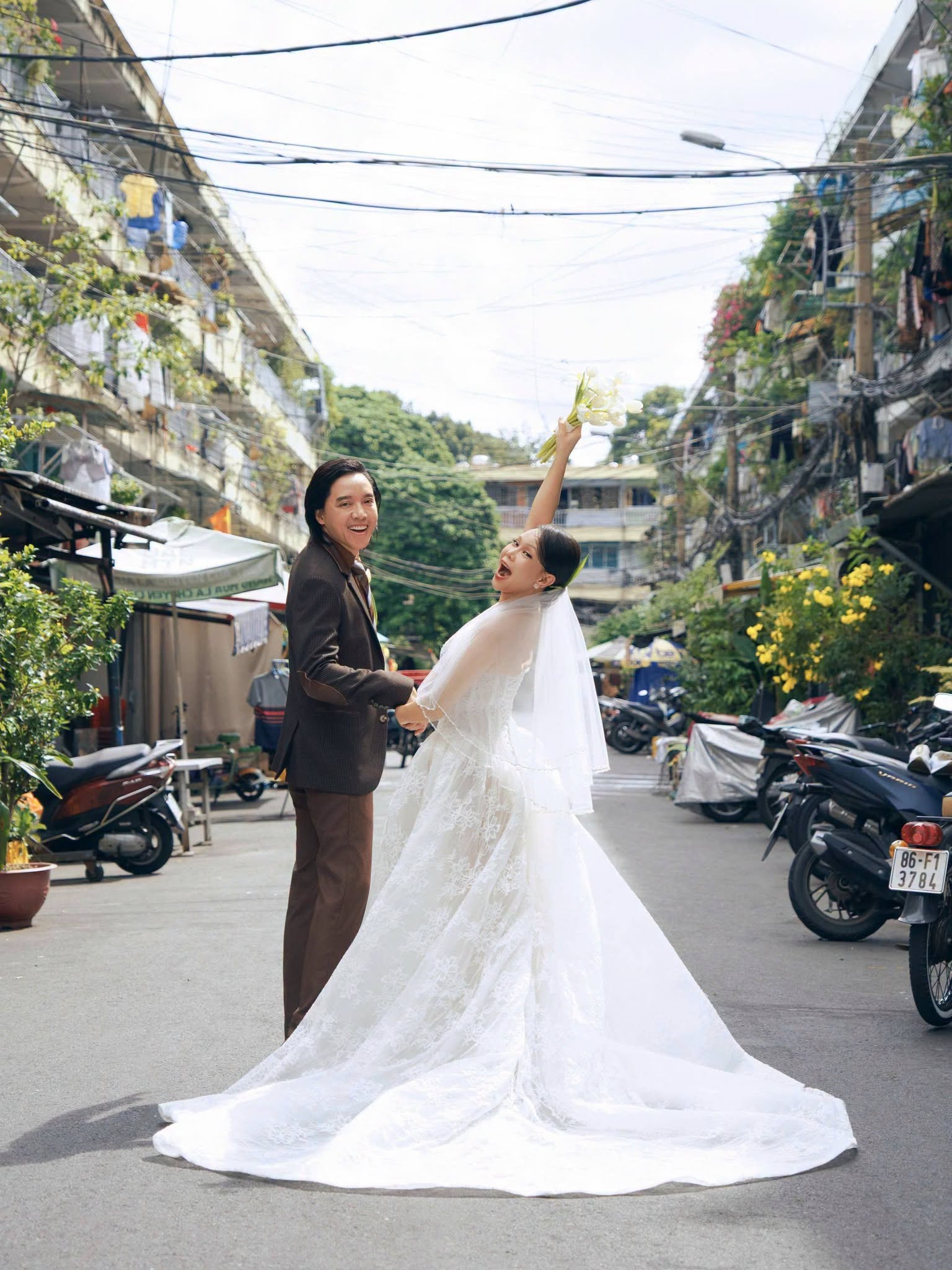 NS Việt Hương v&agrave; chồng Ho&agrave;i Phương kỷ niệm 20 năm ng&agrave;y cưới- Ảnh 4.