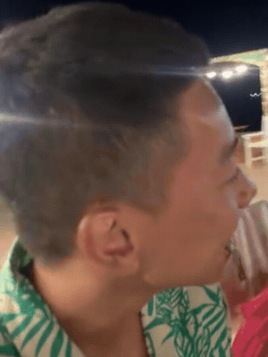 Lộ clip Phương Anh Đ&agrave;o tận tay đ&uacute;t đồ ăn, th&acirc;n thiết với bạn trai Hương Giang- Ảnh 2.