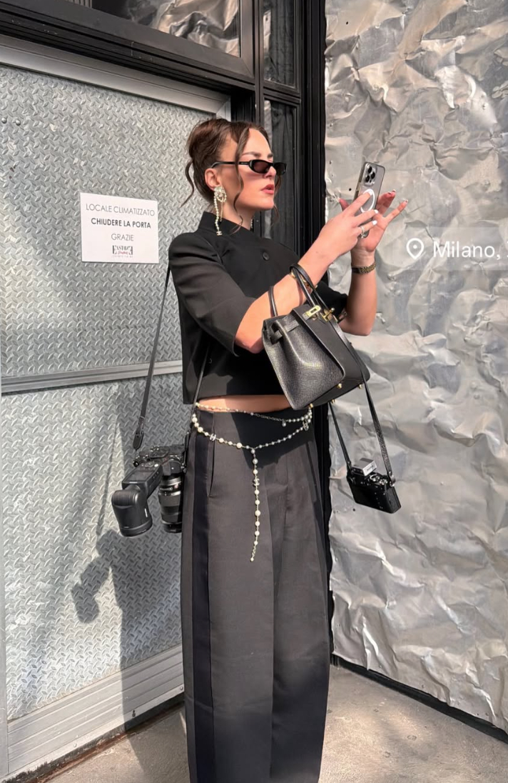 Nữ nhiếp ảnh gia ngầu nhất fashion week: Vừa x&aacute;ch Herm&egrave;s Birkin vừa t&aacute;c nghiệp, đi l&agrave;m m&agrave; mặc đẹp ngang kh&aacute;ch mời- Ảnh 14.