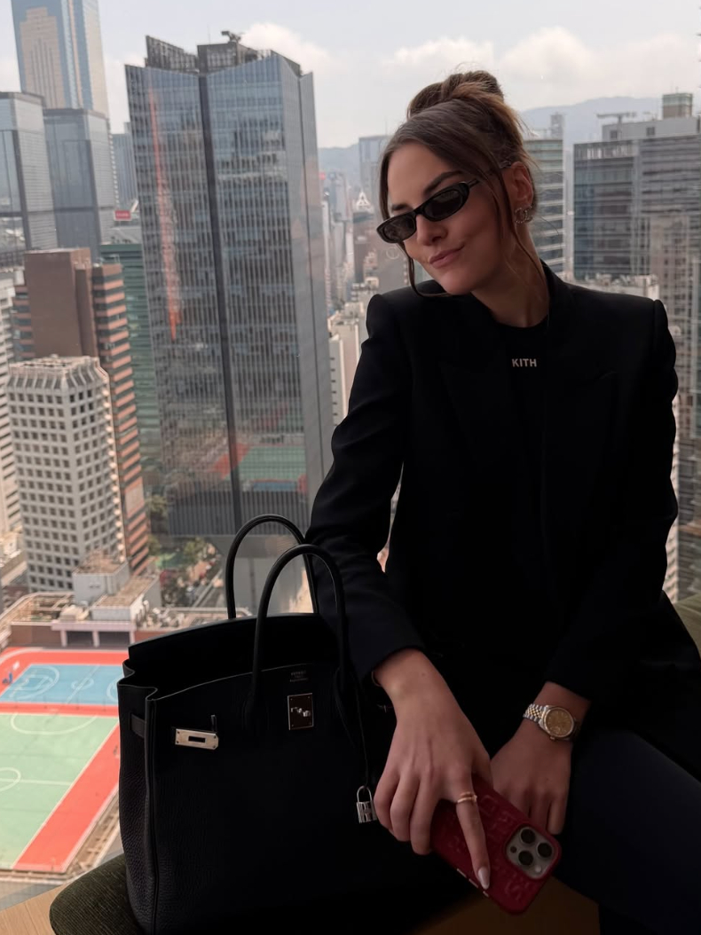 Nữ nhiếp ảnh gia ngầu nhất fashion week: Vừa x&aacute;ch Herm&egrave;s Birkin vừa t&aacute;c nghiệp, đi l&agrave;m m&agrave; mặc đẹp ngang kh&aacute;ch mời- Ảnh 15.