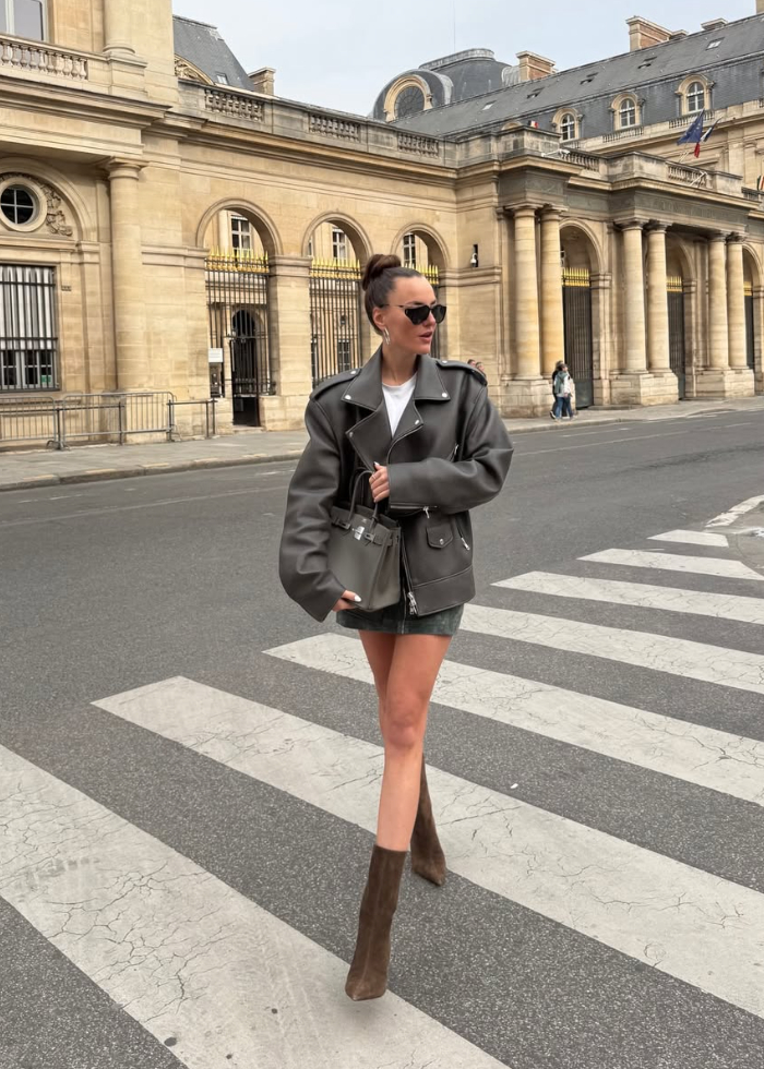 Nữ nhiếp ảnh gia ngầu nhất fashion week: Vừa x&aacute;ch Herm&egrave;s Birkin vừa t&aacute;c nghiệp, đi l&agrave;m m&agrave; mặc đẹp ngang kh&aacute;ch mời- Ảnh 18.
