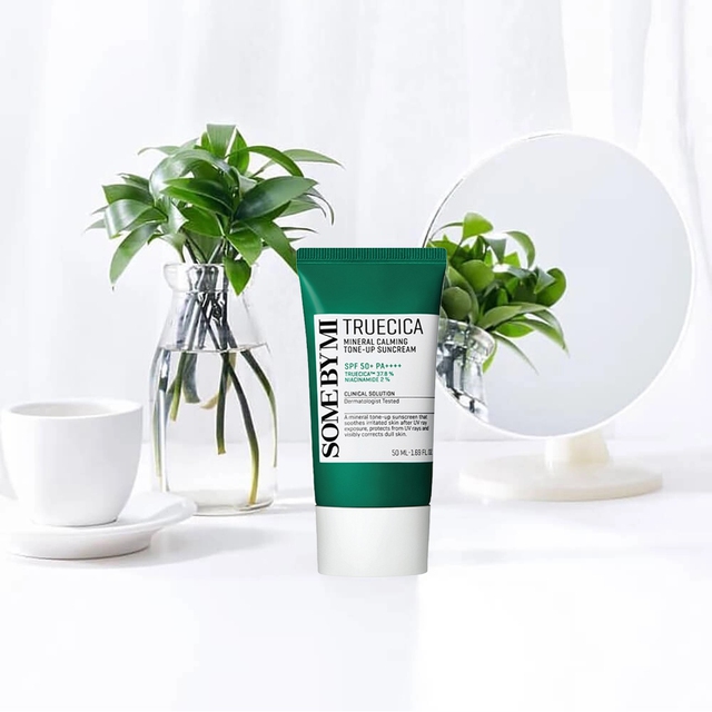 5 lọ kem chống nắng b&igrave;nh d&acirc;n dễ mua, c&ograve;n hiệu quả trong việc ngăn đốm n&aacute;m đậm l&ecirc;n- Ảnh 4.