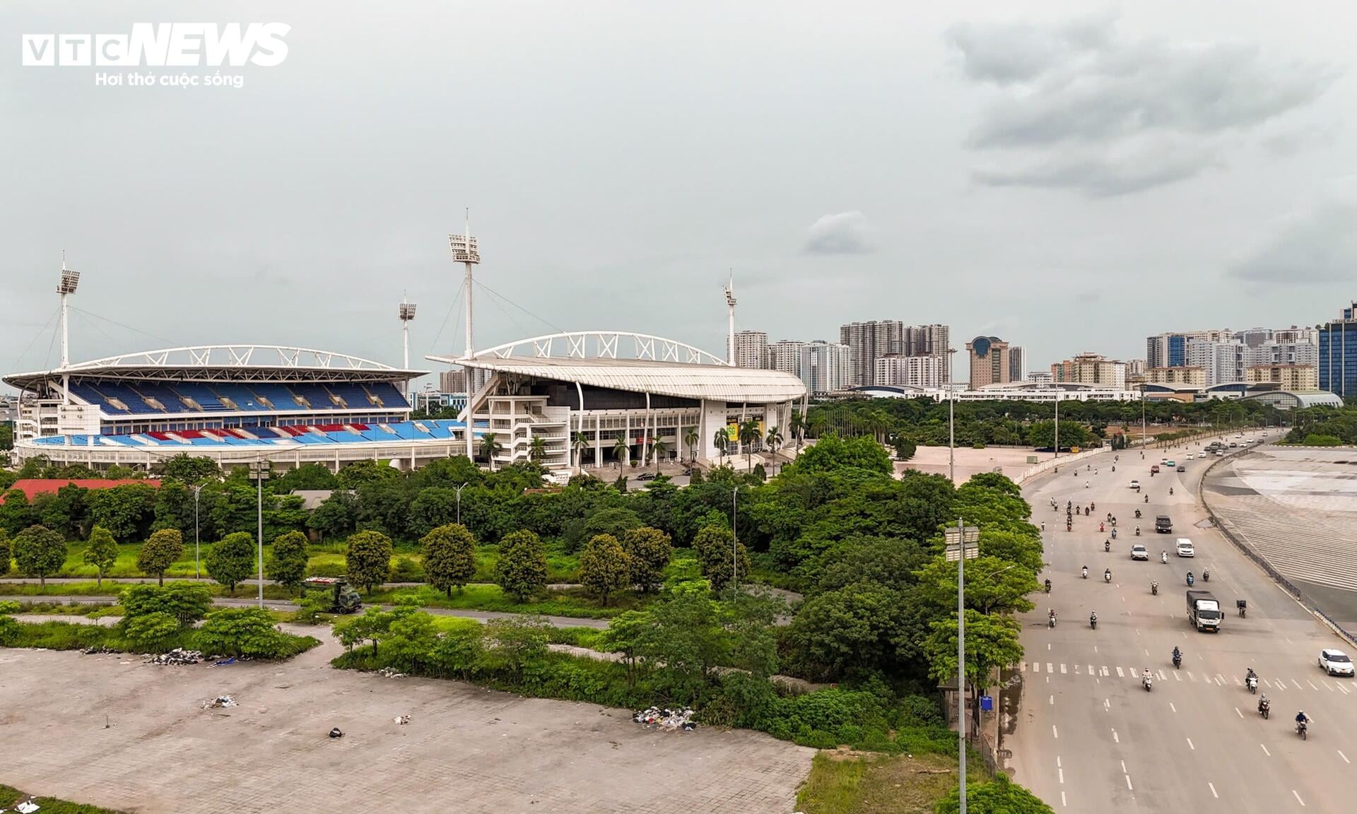 Diện mạo mới của s&acirc;n Mỹ Đ&igrave;nh sau hơn 2 th&aacute;ng cải tạo mặt cỏ giống Old Trafford- Ảnh 1.
