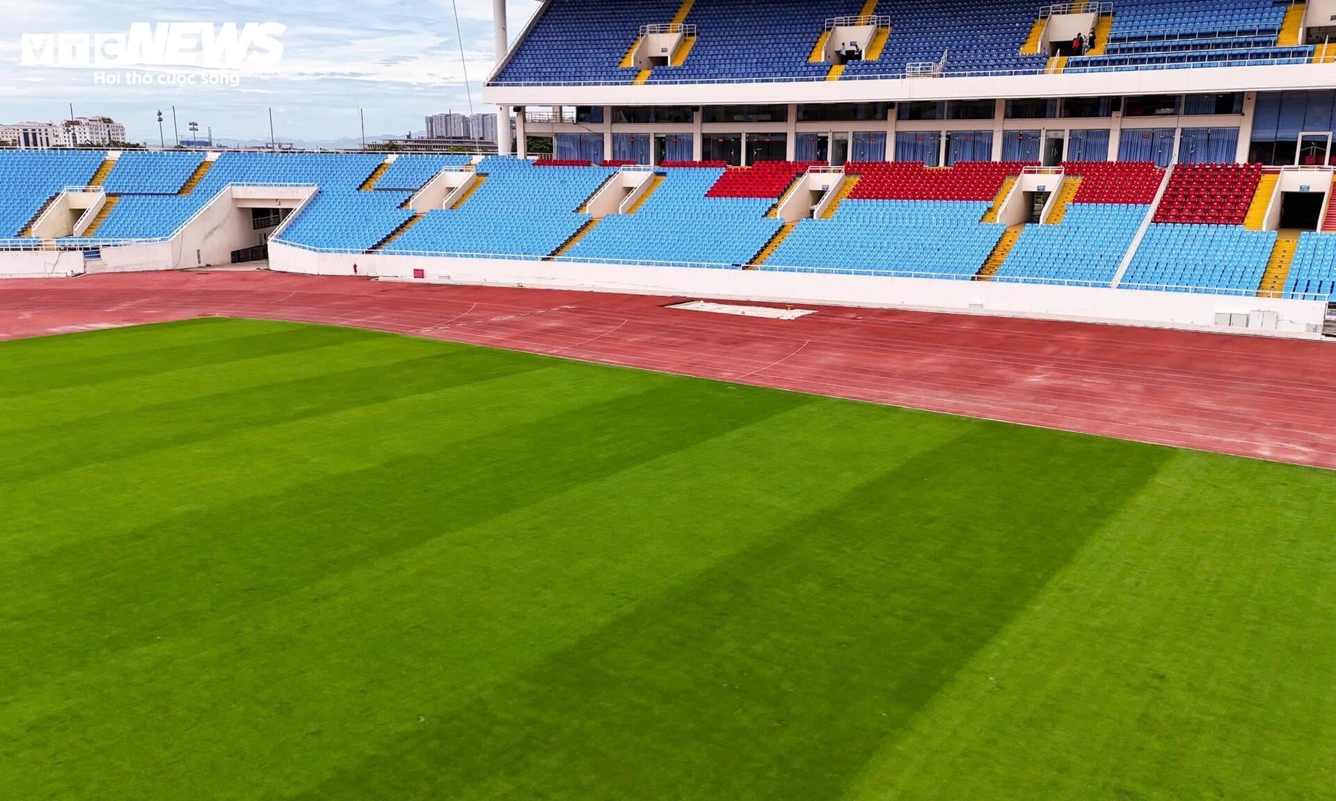 Diện mạo mới của s&acirc;n Mỹ Đ&igrave;nh sau hơn 2 th&aacute;ng cải tạo mặt cỏ giống Old Trafford- Ảnh 4.