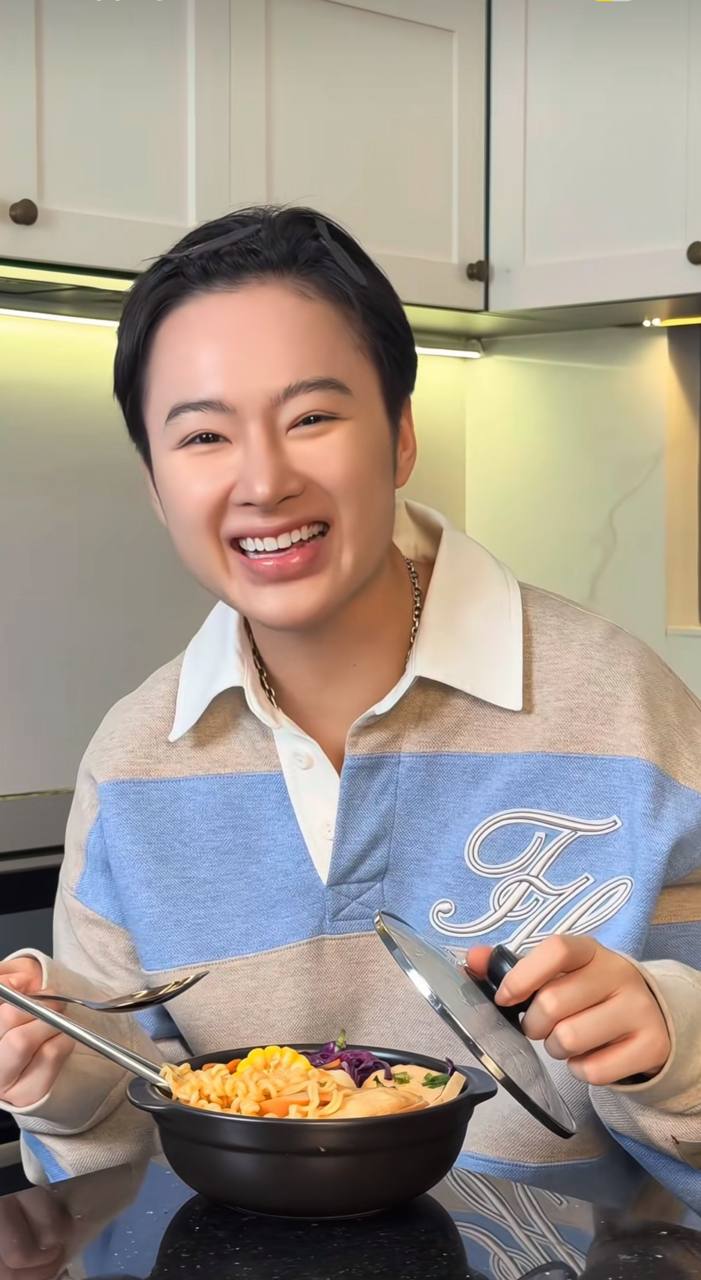T&ocirc; m&igrave; cay 35.000 của Angela Phương Trinh g&acirc;y sốt v&igrave; đồ ăn ngập mặt, kh&aacute;ch ăn xong chốt c&acirc;u " b&aacute;n v&igrave; đam m&ecirc;" - Ảnh 8.