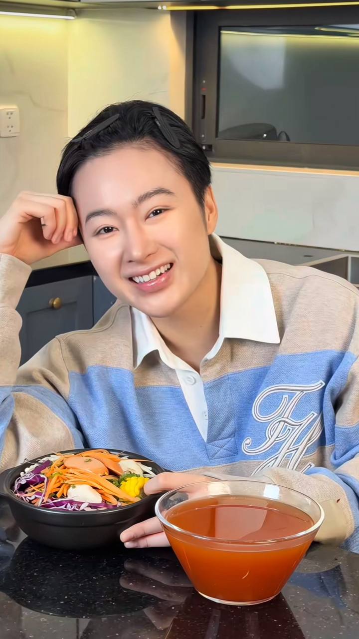 T&ocirc; m&igrave; cay 35.000 của Angela Phương Trinh g&acirc;y sốt v&igrave; đồ ăn ngập mặt, kh&aacute;ch ăn xong chốt c&acirc;u " b&aacute;n v&igrave; đam m&ecirc;" - Ảnh 11.