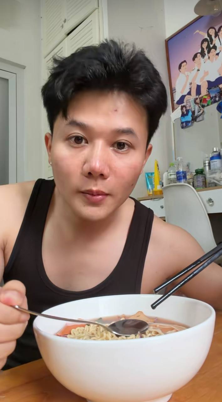 T&ocirc; m&igrave; cay 35.000 của Angela Phương Trinh g&acirc;y sốt v&igrave; đồ ăn ngập mặt, kh&aacute;ch ăn xong chốt c&acirc;u " b&aacute;n v&igrave; đam m&ecirc;" - Ảnh 12.