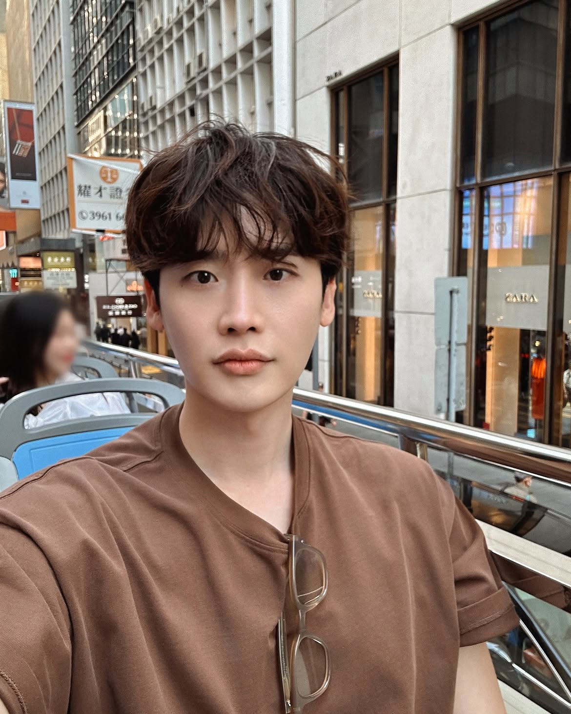Lee Jong Suk bất ổn, li&ecirc;n tục c&oacute; động th&aacute;i lạ tr&ecirc;n MXH trước khi x&aacute;c nhận chia tay IU- Ảnh 5.