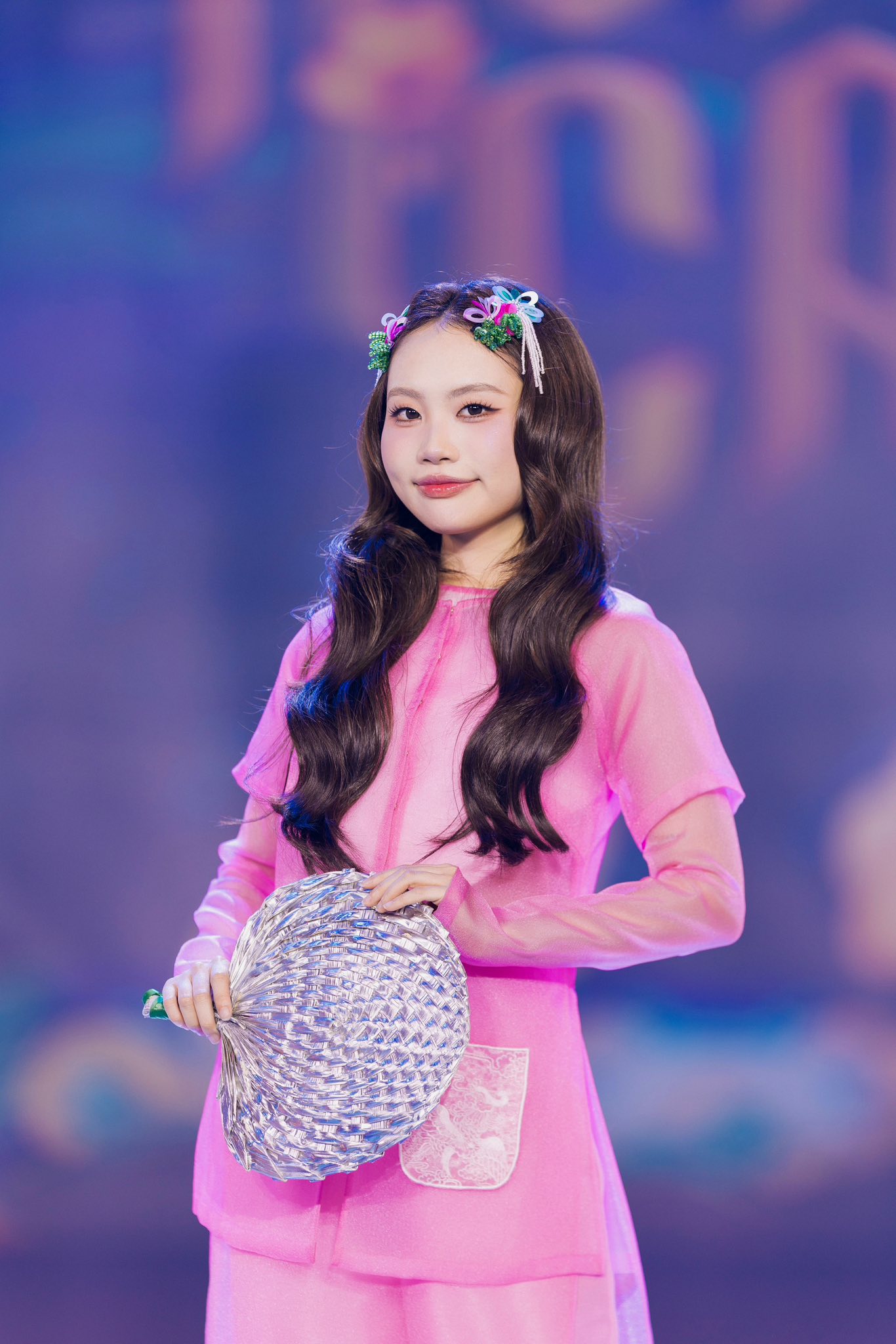 Ca sĩ Việt được tuy&ecirc;n dương Thanh ni&ecirc;n Ti&ecirc;n tiến: L&agrave;m show miễn ph&iacute; cho cả ngh&igrave;n người, 2 lần diễn Đại lễ A50 - A80- Ảnh 4.
