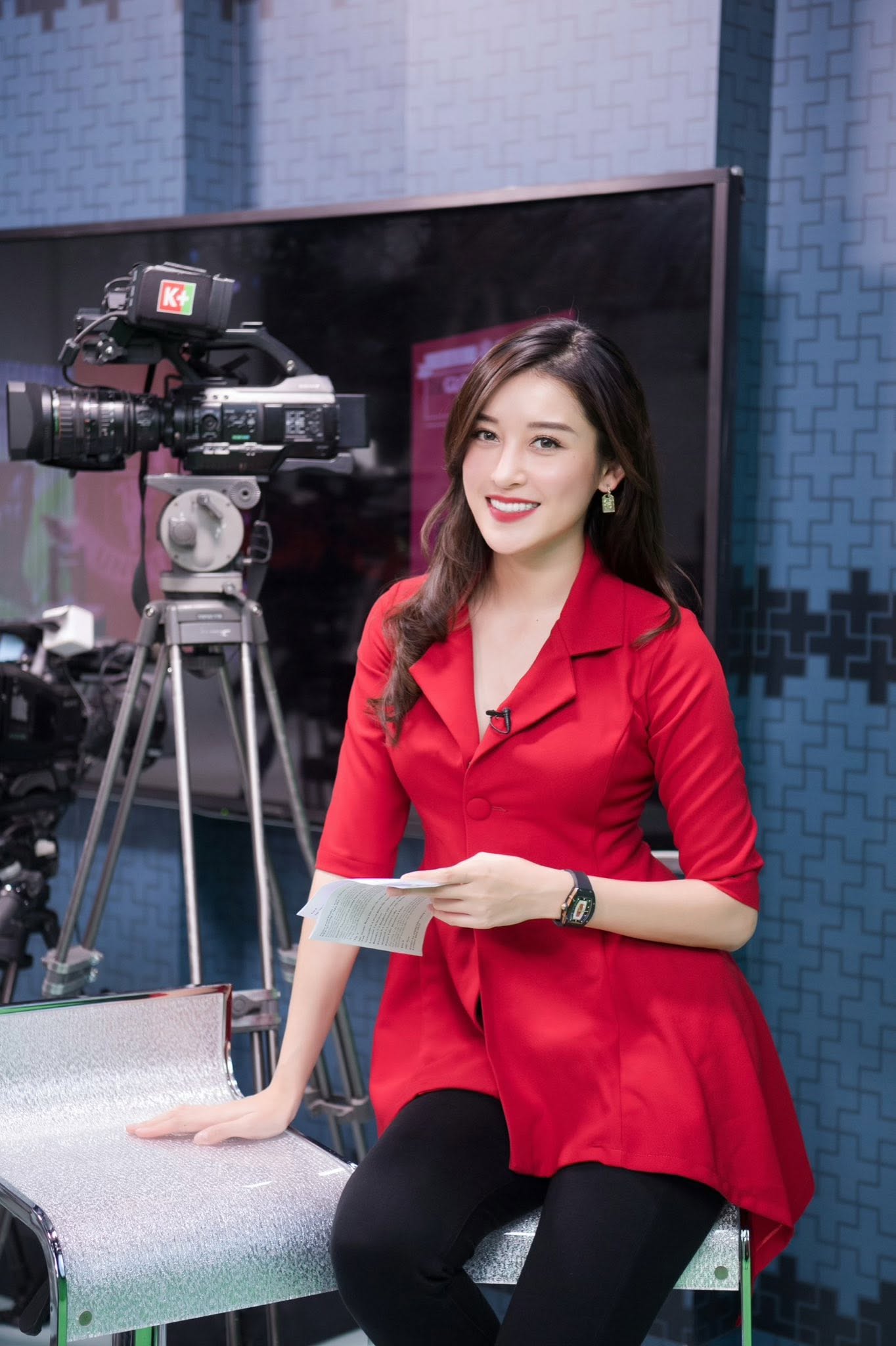 &Aacute; hậu được b&aacute;o Trung khen ngợi l&agrave; "quốc bảo mỹ nữ", lọt Top 100 đề cử Gương mặt đẹp nhất thế giới c&ugrave;ng Jisoo- Ảnh 12.