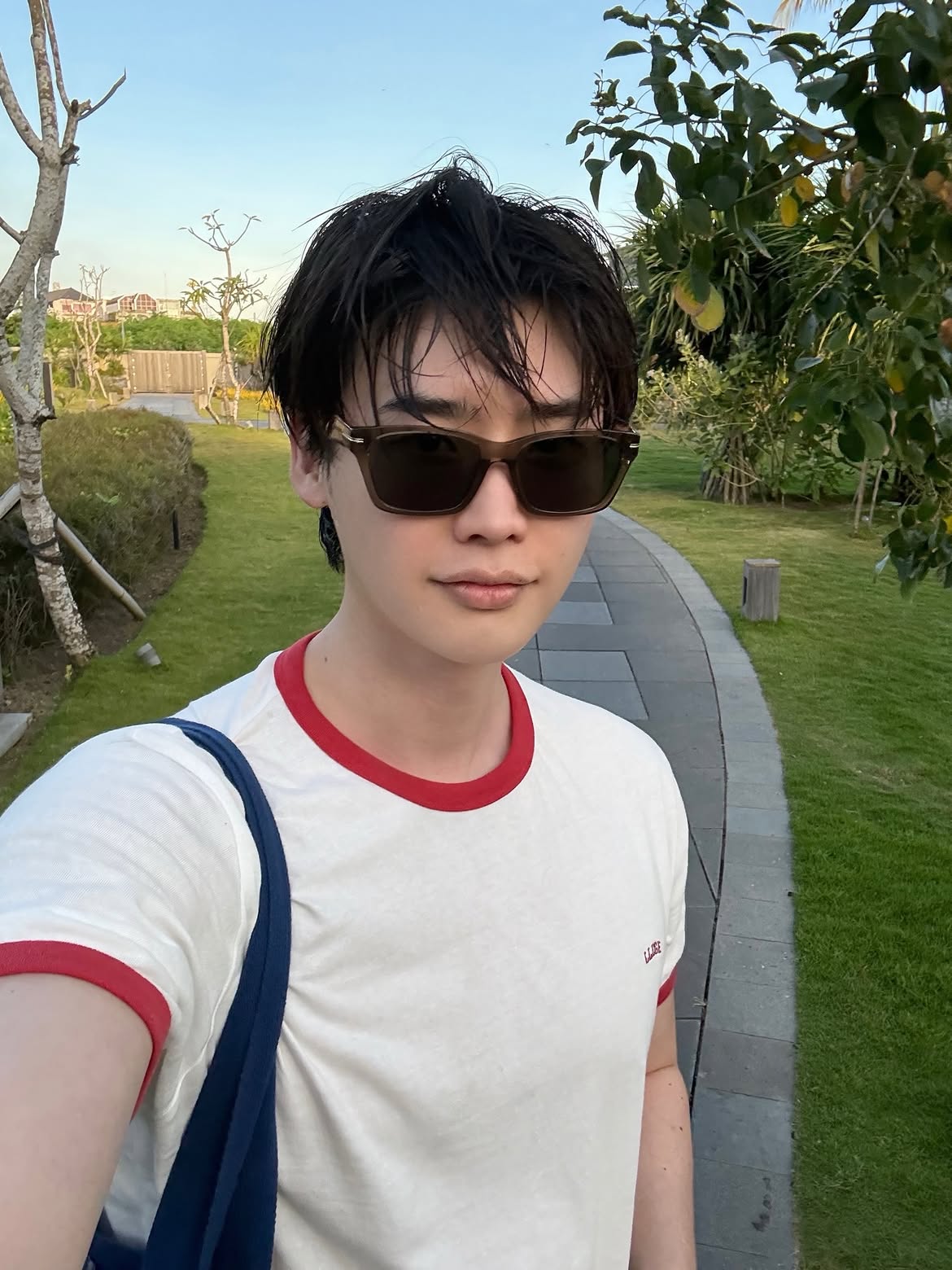 Lee Jong Suk bất ổn, li&ecirc;n tục c&oacute; động th&aacute;i lạ tr&ecirc;n MXH trước khi x&aacute;c nhận chia tay IU- Ảnh 2.
