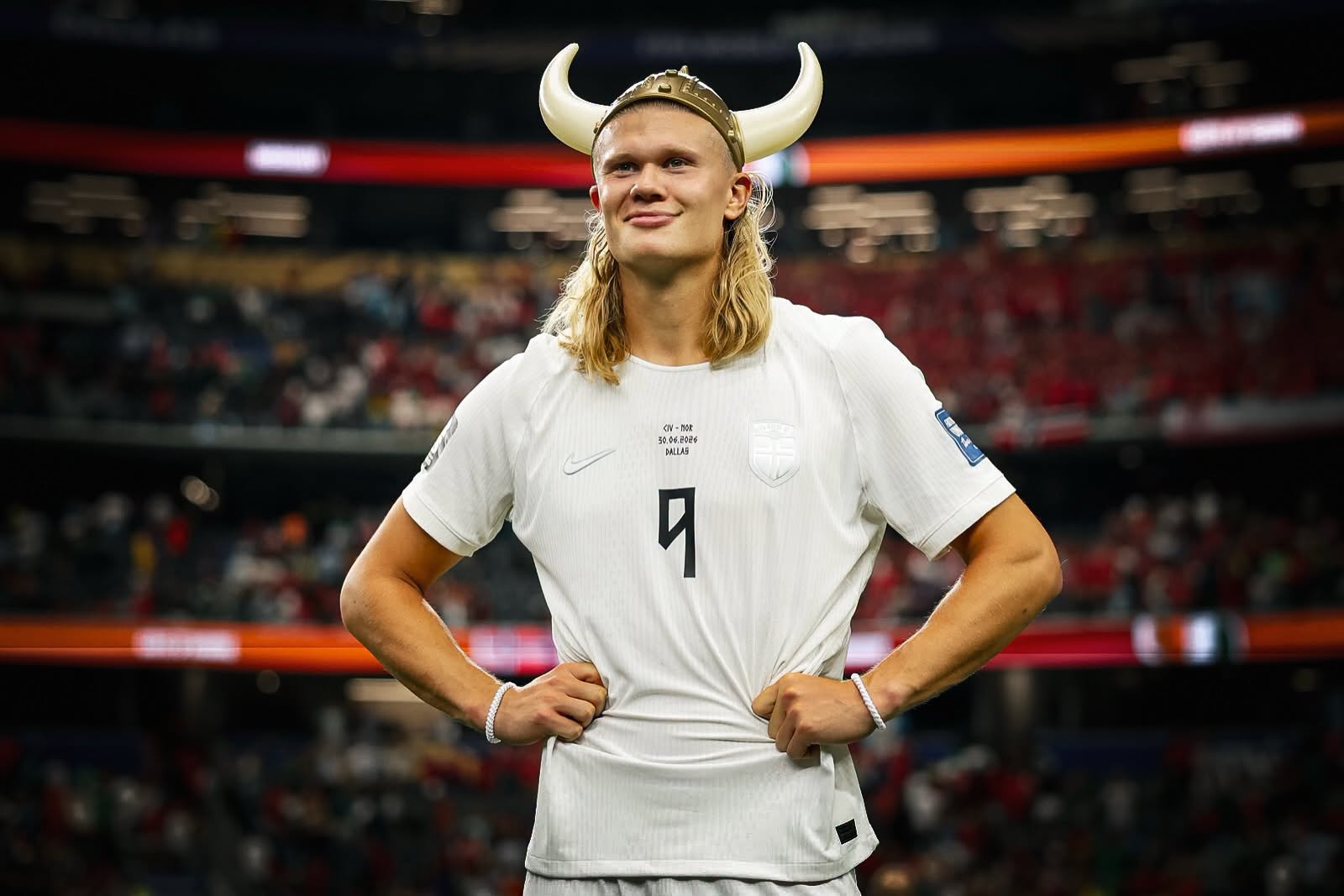 Erling Haaland trở th&agrave;nh chất liệu viral của loạt thương hiệu, từ h&atilde;ng h&agrave;ng kh&ocirc;ng nổi tiếng, KFC đến Crocs- Ảnh 1.