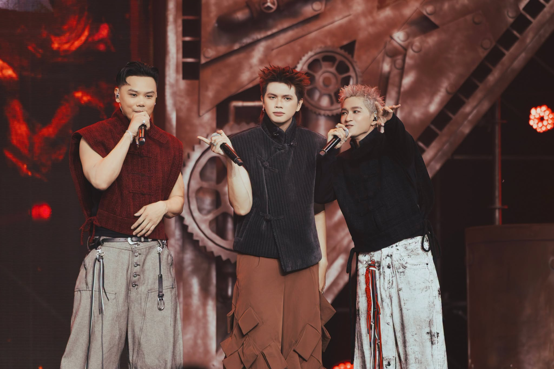 S&acirc;n khấu lội ngược d&ograve;ng ngoạn mục của show Ch&ocirc;ng Gai: Nghe lần đầu biết lu&ocirc;n l&yacute; do top 1- Ảnh 1.