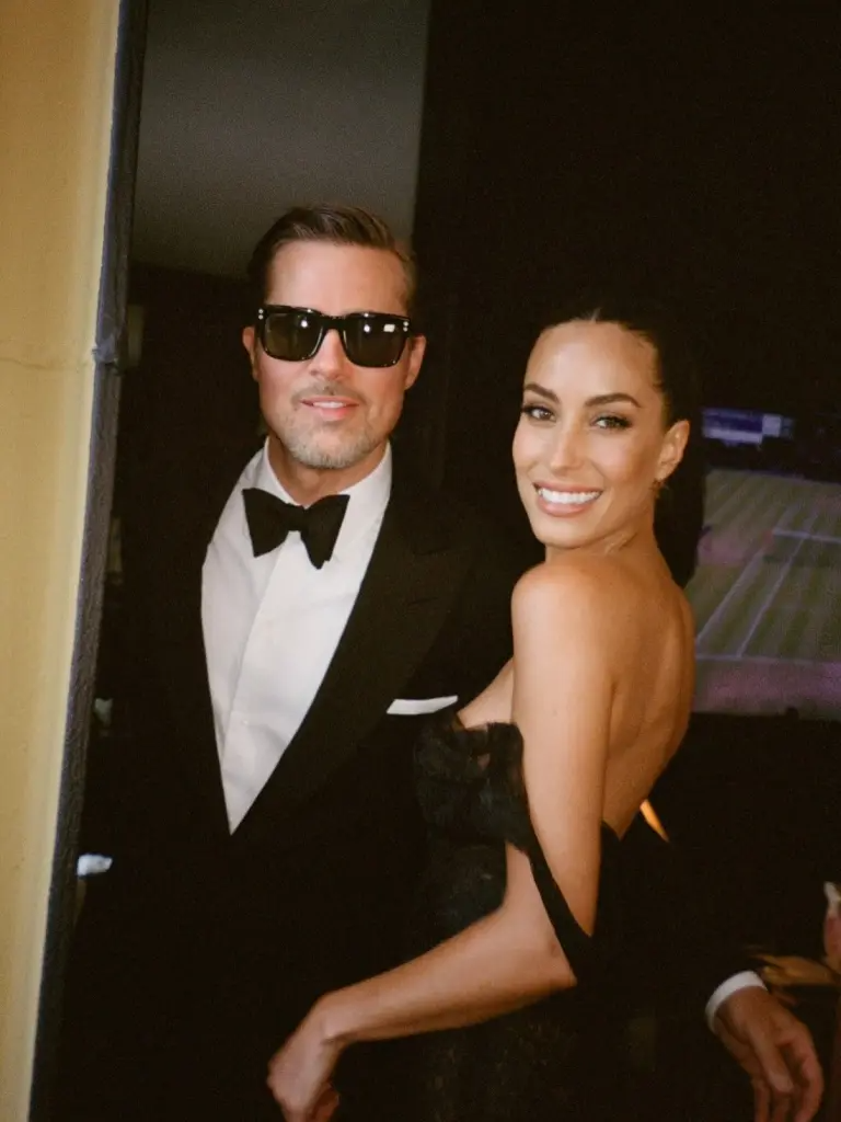 Mặc trận đấu World Cup căng thẳng, Brad Pitt v&agrave; bạn g&aacute;i k&eacute;m 29 tuổi tr&ecirc;n kh&aacute;n đ&agrave;i c&ograve;n "n&oacute;ng" hơn- Ảnh 6.