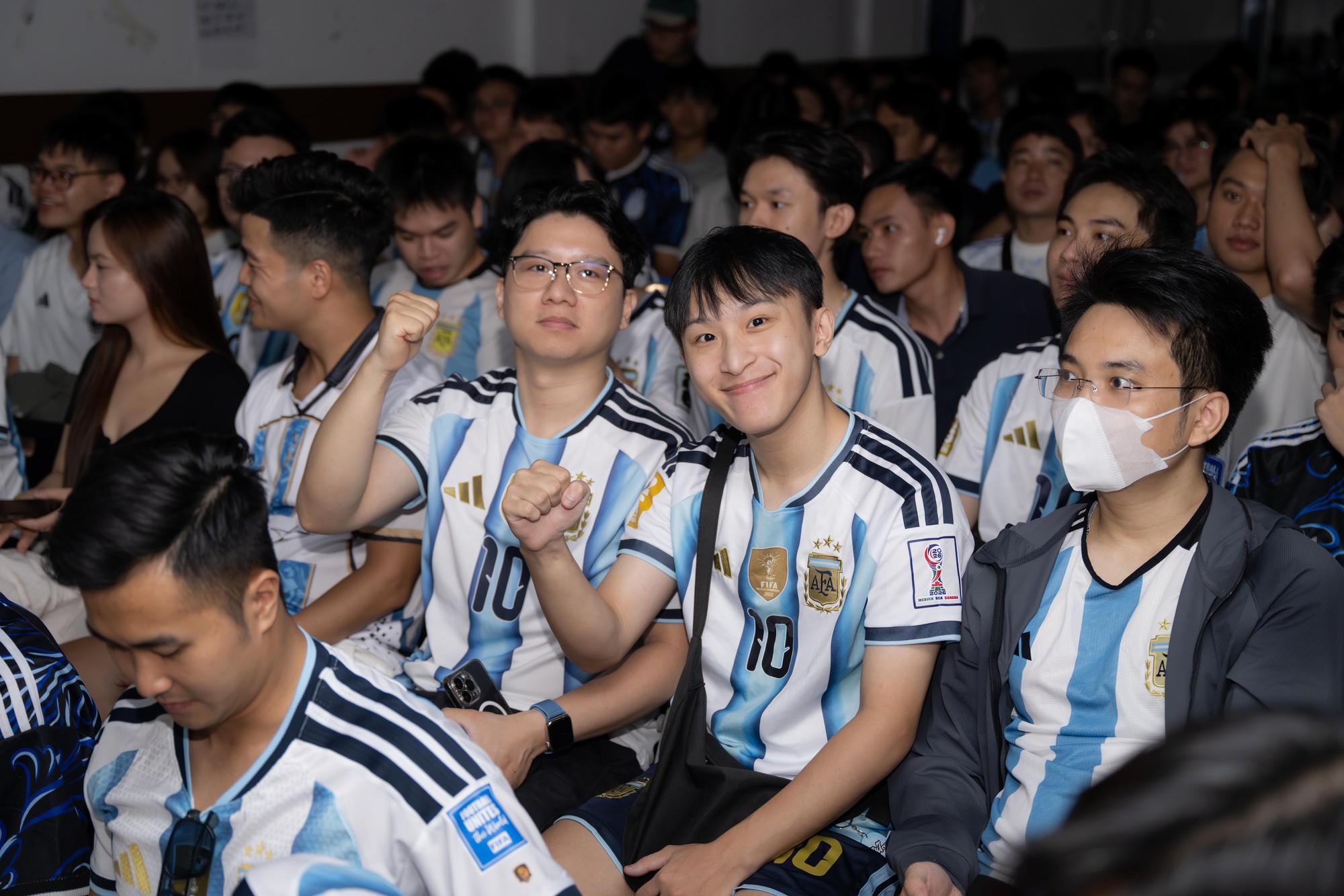 Fan tiếc nuối khi Argentina để Thụy Sĩ gỡ h&ograve;a, trận tứ kết trở lại thế c&acirc;n bằng - Ảnh 2.