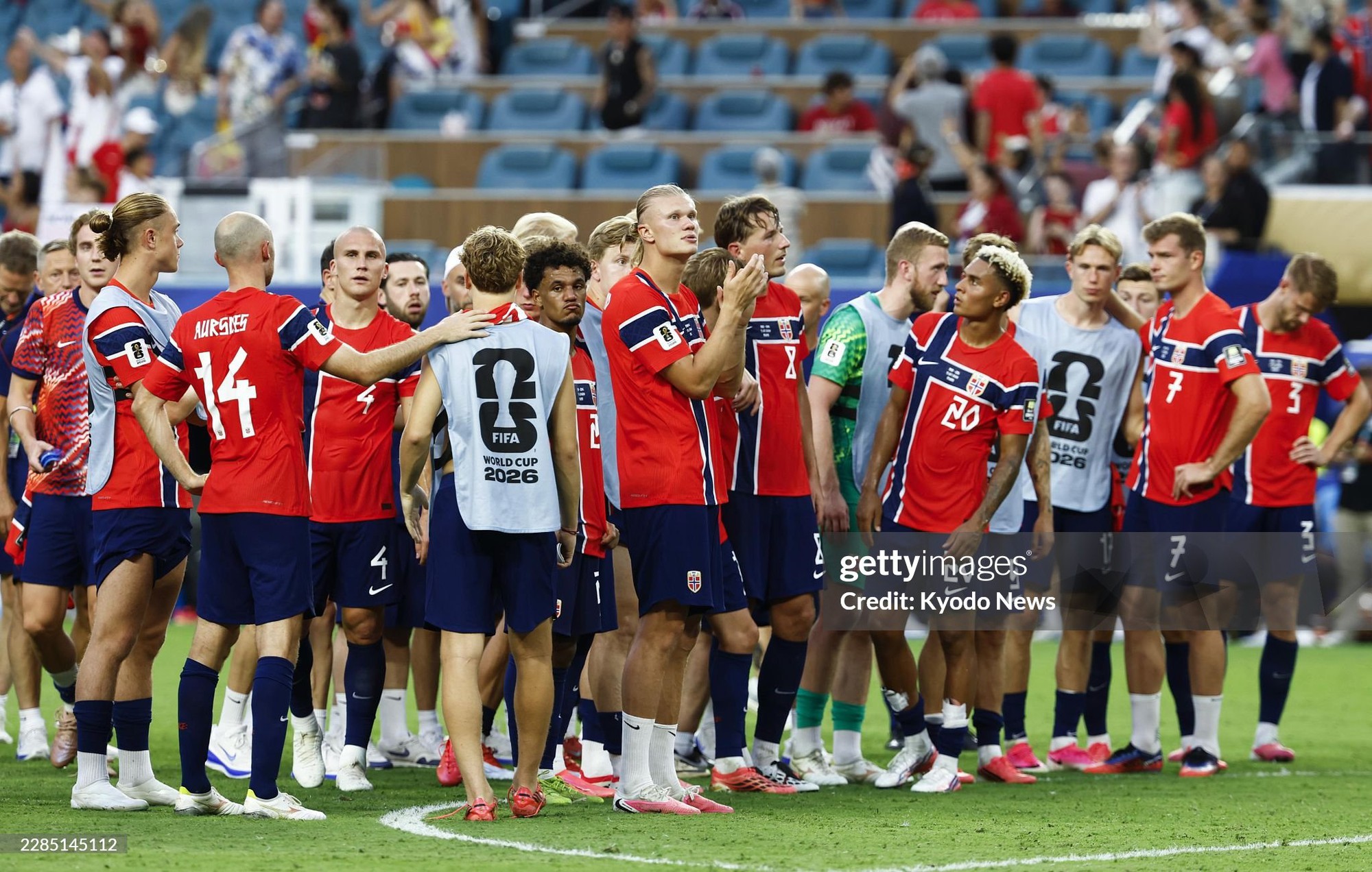 Na Uy kh&eacute;p lại m&ugrave;a h&egrave; ở Bắc Mỹ: World Cup đẹp hơn v&igrave; c&oacute; vũ điệu Viking ch&egrave;o thuyền v&agrave; cả "vựa muối" Haaland- Ảnh 1.