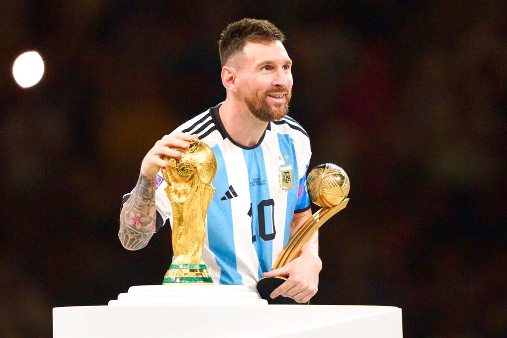 Loạt h&igrave;nh xăm của Messi: Mỗi n&eacute;t mực mỗi chương cuộc đời, một l&aacute; b&agrave;i may mắn yểm tr&ecirc;n ống đồng- Ảnh 1.
