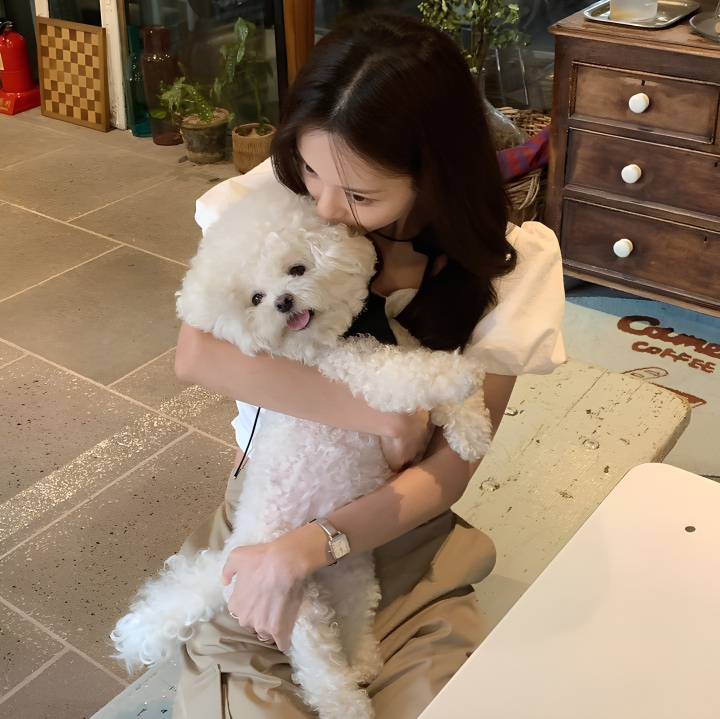 Lương t&ocirc;i bao nhi&ecirc;u cũng được, nhưng phải đưa ch&oacute; đi tập Pilates học ph&iacute; 1,5 TRIỆU/30 PH&Uacute;T, kh&aacute;m sức khỏe 28 TRIỆU/NĂM- Ảnh 1.