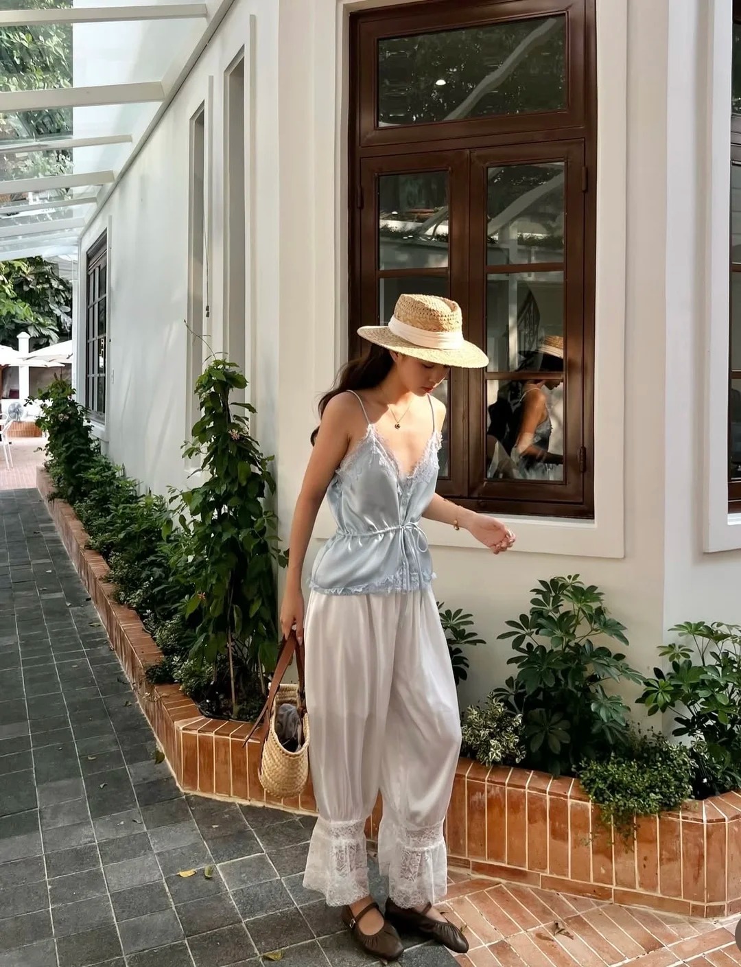 Quần phồng d&aacute;ng m&acirc;y: Chiếc quần "cứ mặc l&agrave; đẹp" đang được c&aacute;c qu&yacute; c&ocirc; Ph&aacute;p y&ecirc;u th&iacute;ch- Ảnh 3.
