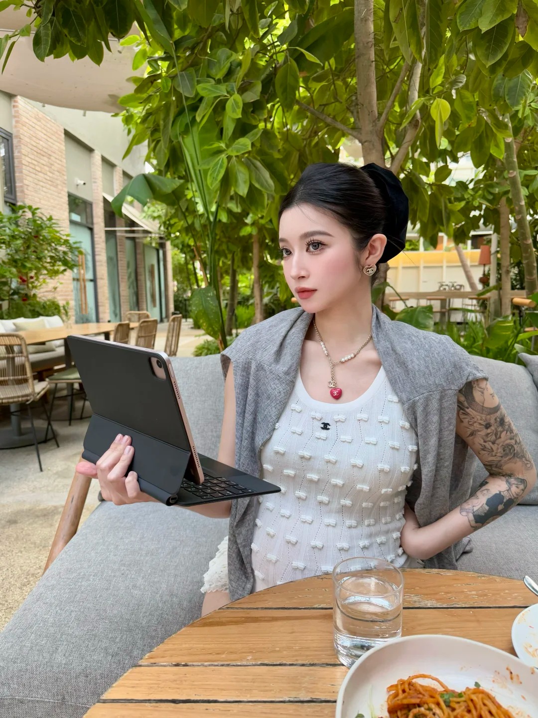 Chủ tiệm b&aacute;nh c&oacute; thu nhập 3,8 tỷ/năm: Lấy chồng hơn 16 tuổi c&oacute; con ri&ecirc;ng, tuy&ecirc;n bố kh&ocirc;ng hối hận- Ảnh 6.