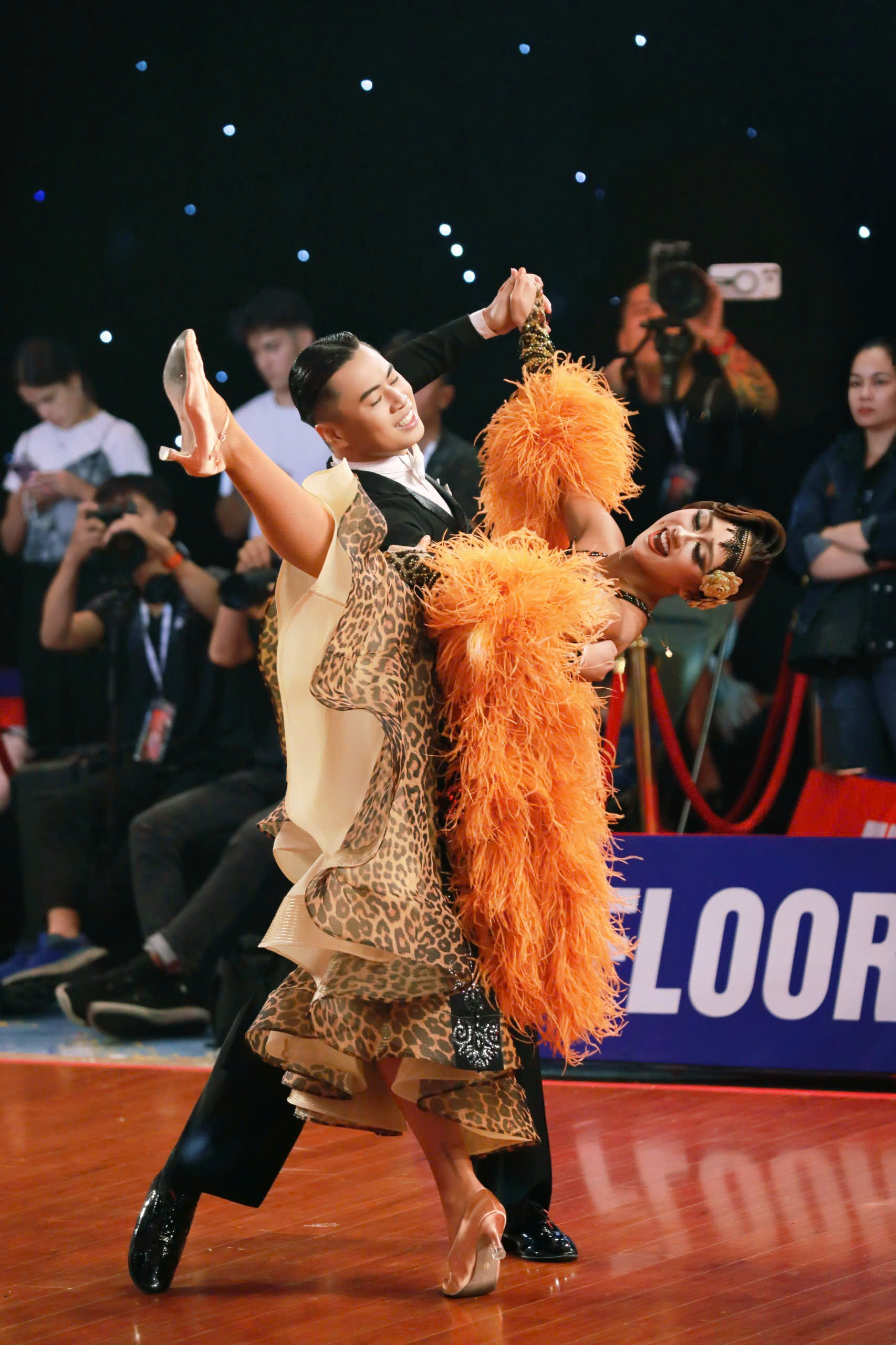 "Vì màu cờ Tổ quốc": Cặp VĐV dancesport Anh Minh - Trường Xuân xúc động sau hành trình rực rỡ giành 2 HCV châu Á ngay trên sân nhà- Ảnh 4.