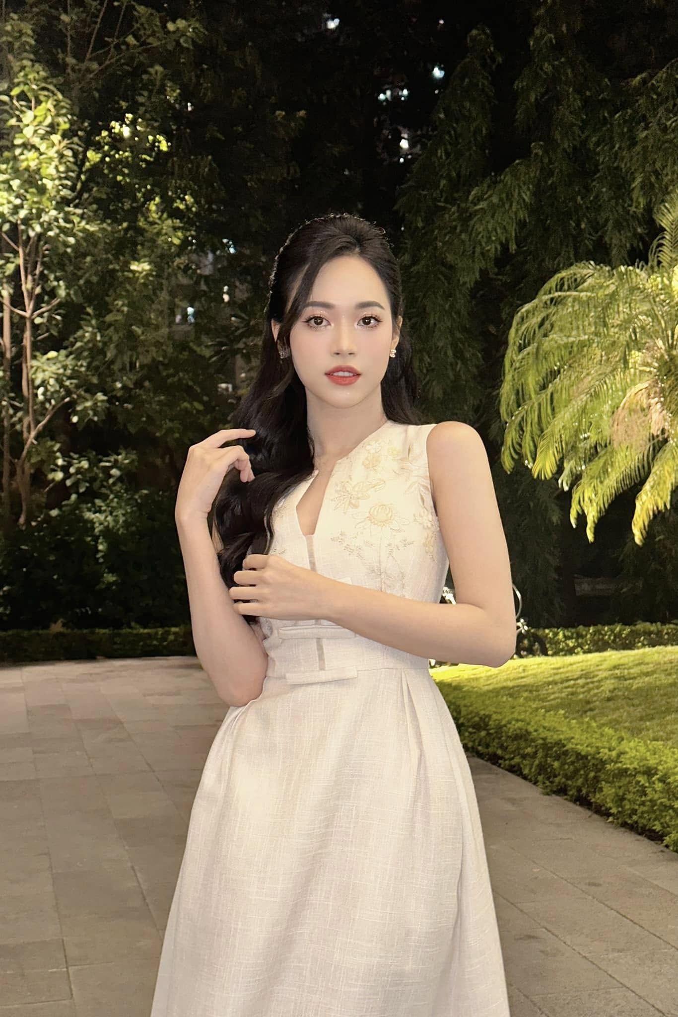 Showbiz Việt c&oacute; &Aacute; hậu xinh đẹp, học vấn khủng "mất t&iacute;ch" suốt 1 năm m&agrave; chẳng ai nhận ra! - Ảnh 3.