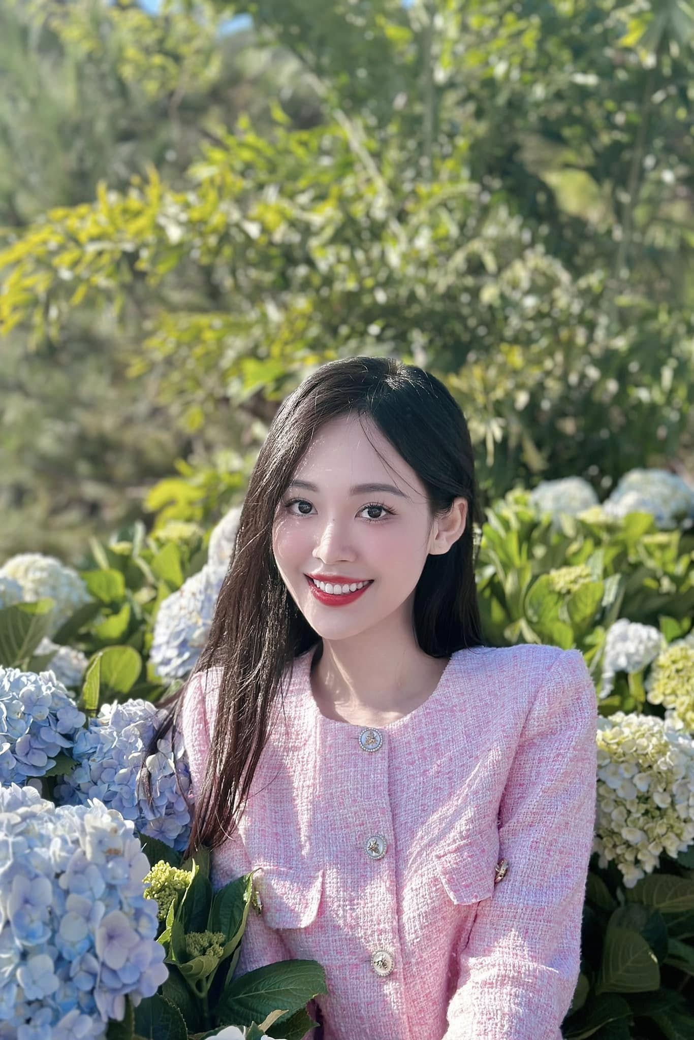 Showbiz Việt c&oacute; &Aacute; hậu xinh đẹp, học vấn khủng "mất t&iacute;ch" suốt 1 năm m&agrave; chẳng ai nhận ra! - Ảnh 7.