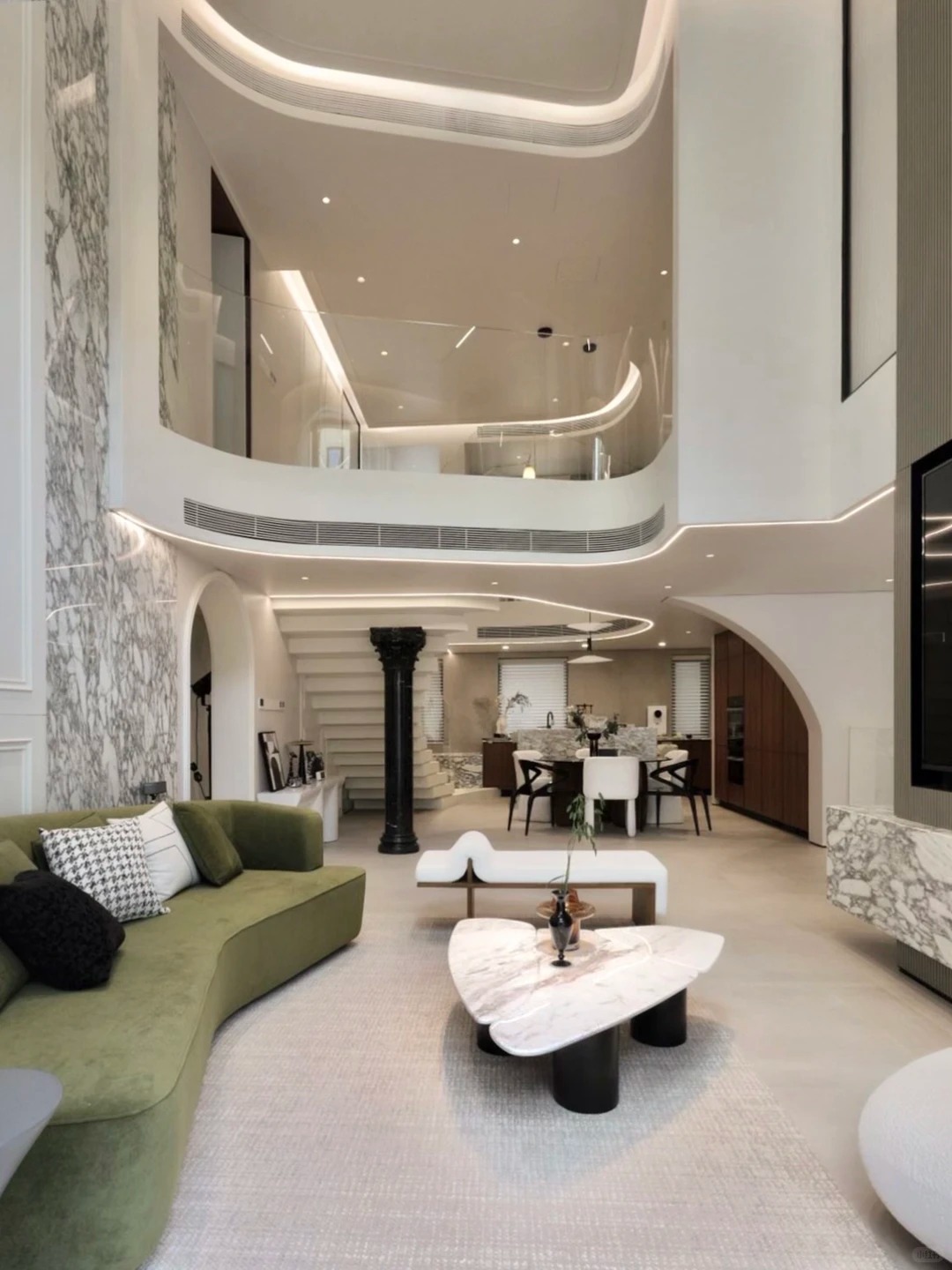 Ph&uacute; b&agrave; chi 20 tỷ cho nội thất biệt thự 500m2, 2 năm sau điều đắt gi&aacute; nhất dần lộ ra - Ảnh 2.