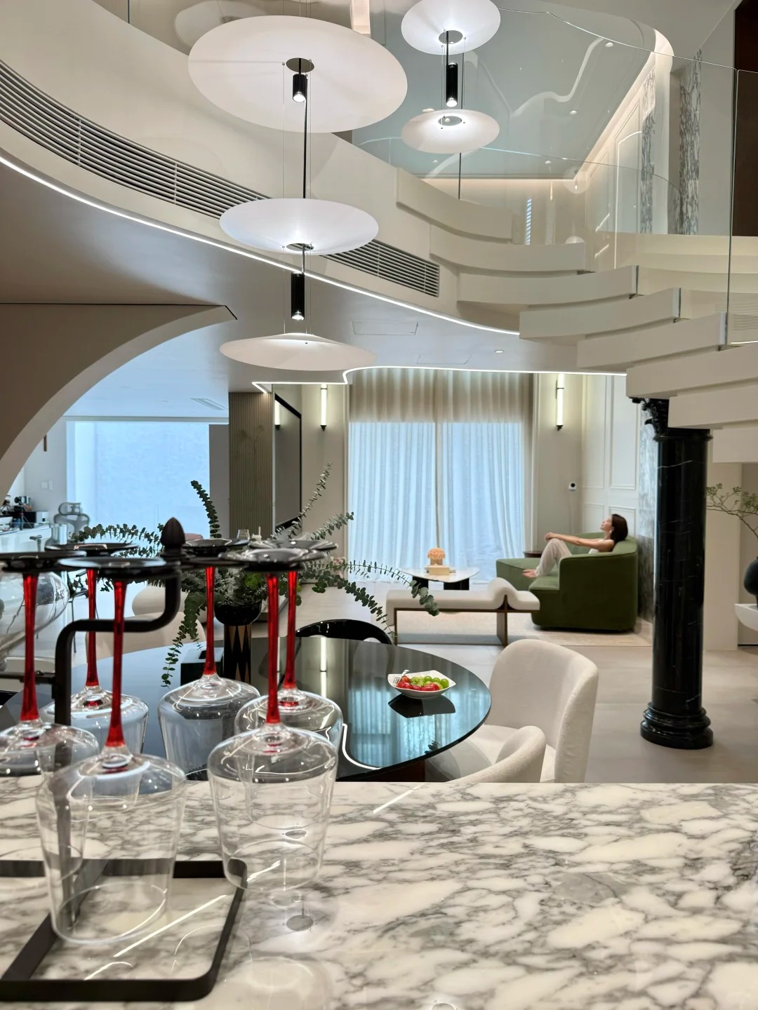 Ph&uacute; b&agrave; chi 20 tỷ cho nội thất biệt thự 500m2, 2 năm sau điều đắt gi&aacute; nhất dần lộ ra - Ảnh 3.