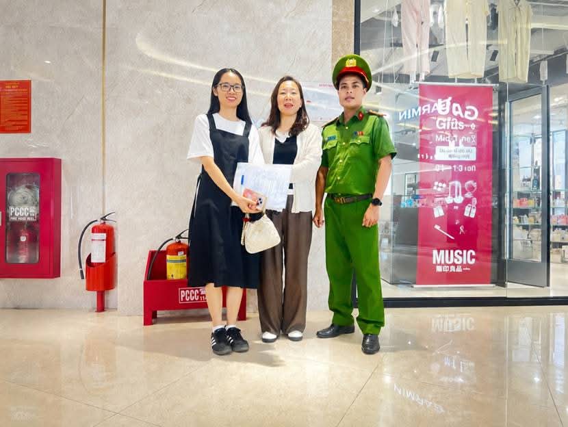 Nữ công dân Hàn Quốc nhận lại 92.555.000 đồng sau gần 6 tháng chuyển nhầm tài khoản- Ảnh 1.