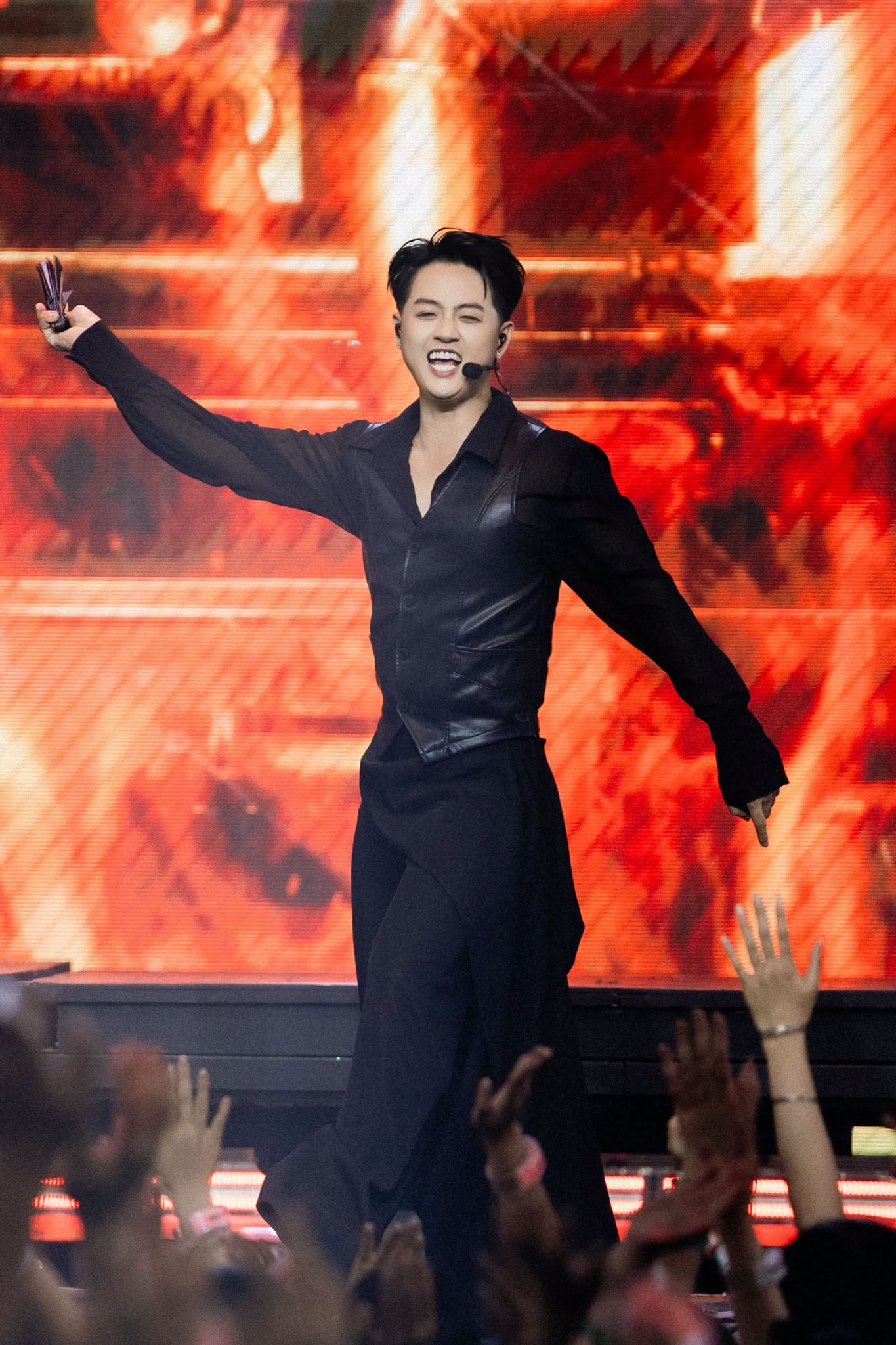 Anh Trai l&agrave; &ldquo;ngoại lệ&rdquo; của show Ch&ocirc;ng Gai: Bỏ nghề gi&aacute;o đi h&aacute;t 20 năm, bảo chứng t&agrave;i năng l&agrave;m xiếc cũng c&acirc;n trọn- Ảnh 3.
