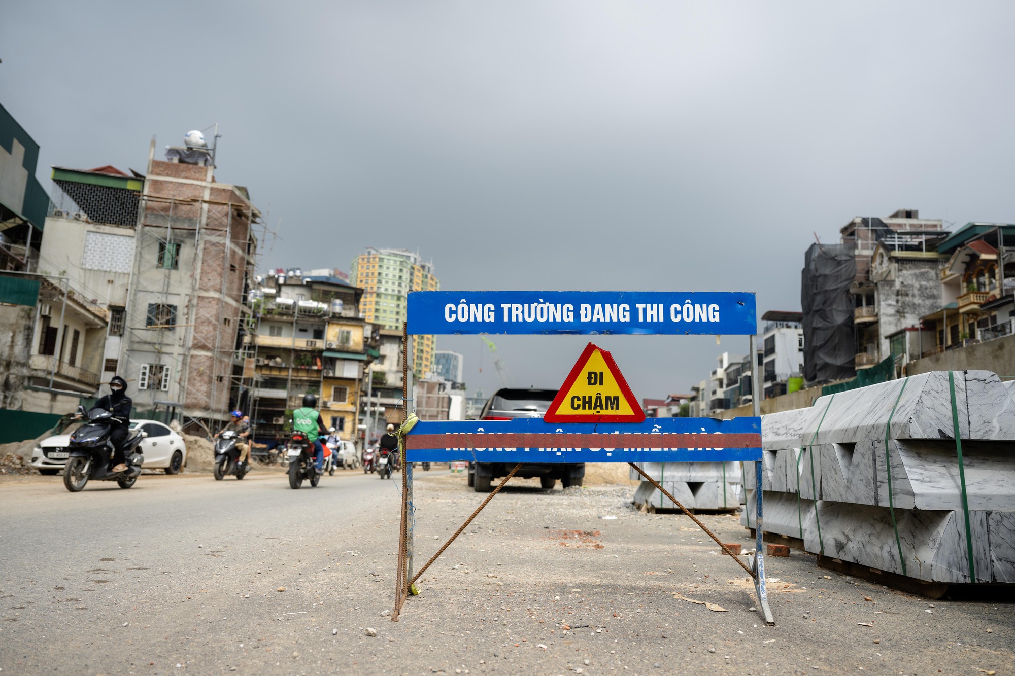 Cận cảnh c&ocirc;ng trường V&agrave;nh đai 1 đoạn Ho&agrave;ng Cầu - Voi Phục trong giai đoạn nước r&uacute;t, mục ti&ecirc;u th&ocirc;ng xe trước dịp 2/9- Ảnh 6.