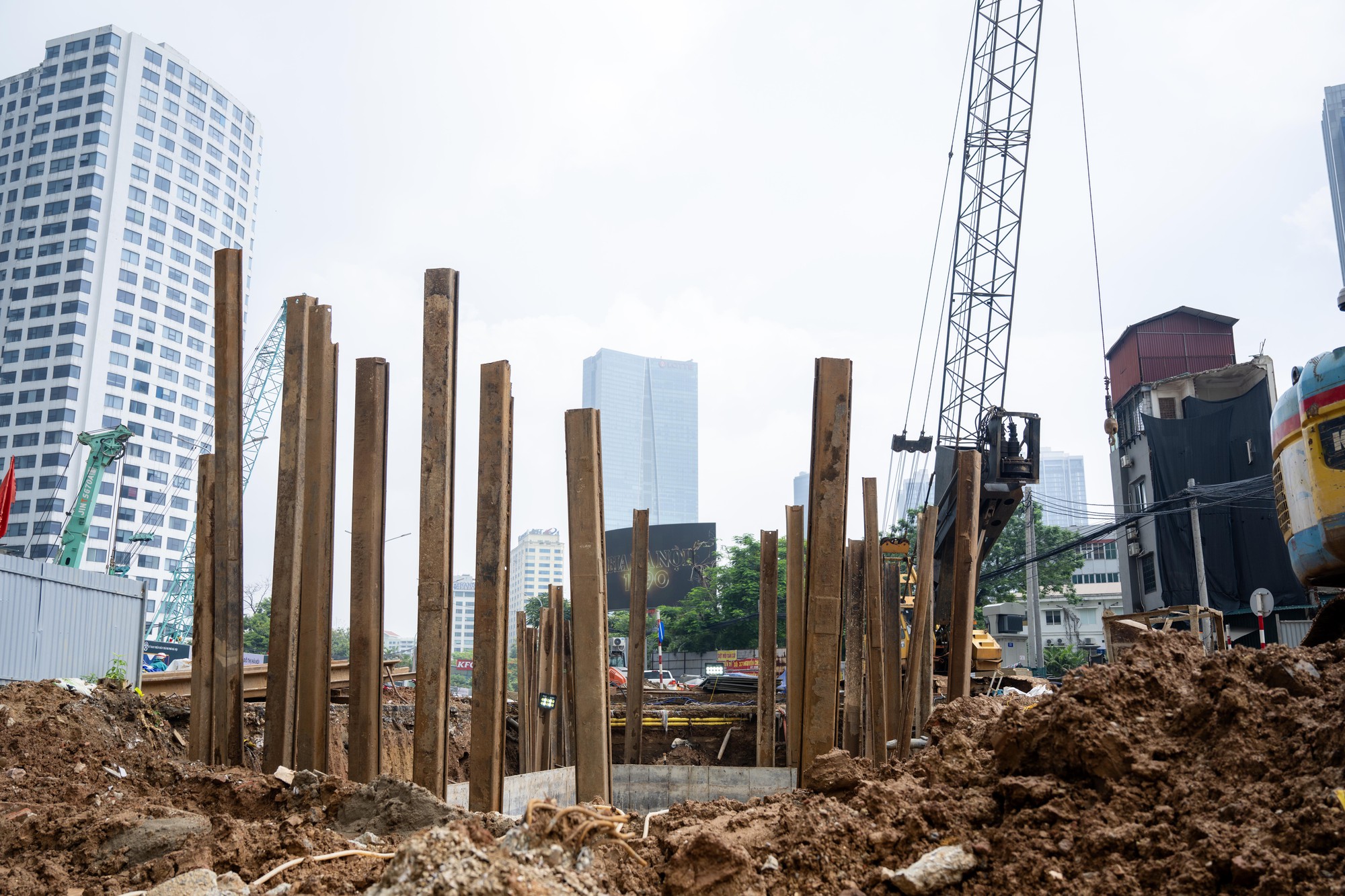 Cận cảnh c&ocirc;ng trường V&agrave;nh đai 1 đoạn Ho&agrave;ng Cầu - Voi Phục trong giai đoạn nước r&uacute;t, mục ti&ecirc;u th&ocirc;ng xe trước dịp 2/9- Ảnh 3.