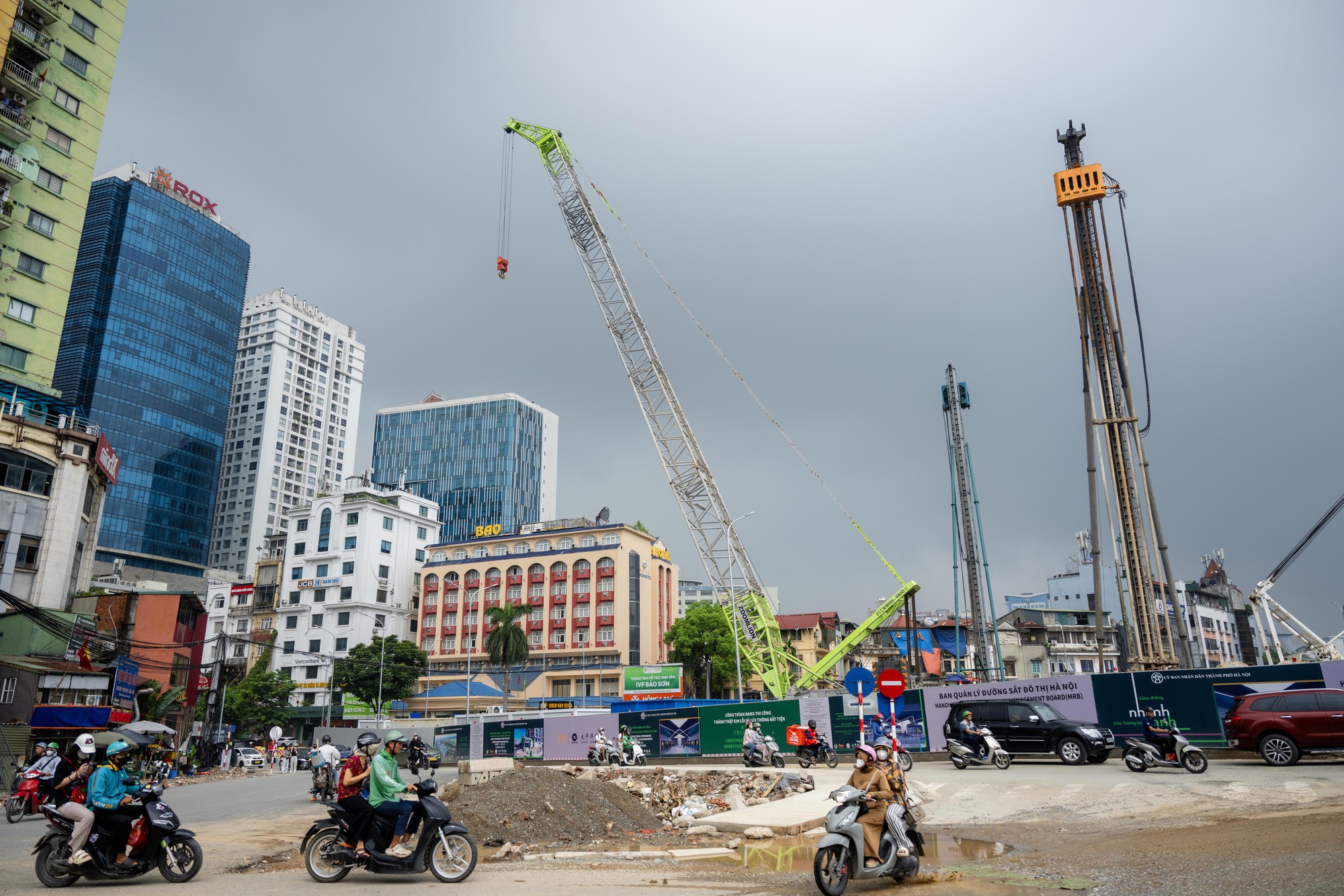 Cận cảnh c&ocirc;ng trường V&agrave;nh đai 1 đoạn Ho&agrave;ng Cầu - Voi Phục trong giai đoạn nước r&uacute;t, mục ti&ecirc;u th&ocirc;ng xe trước dịp 2/9- Ảnh 2.